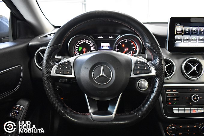 MERCEDES-BENZ CLA 180 d Automatic Premium